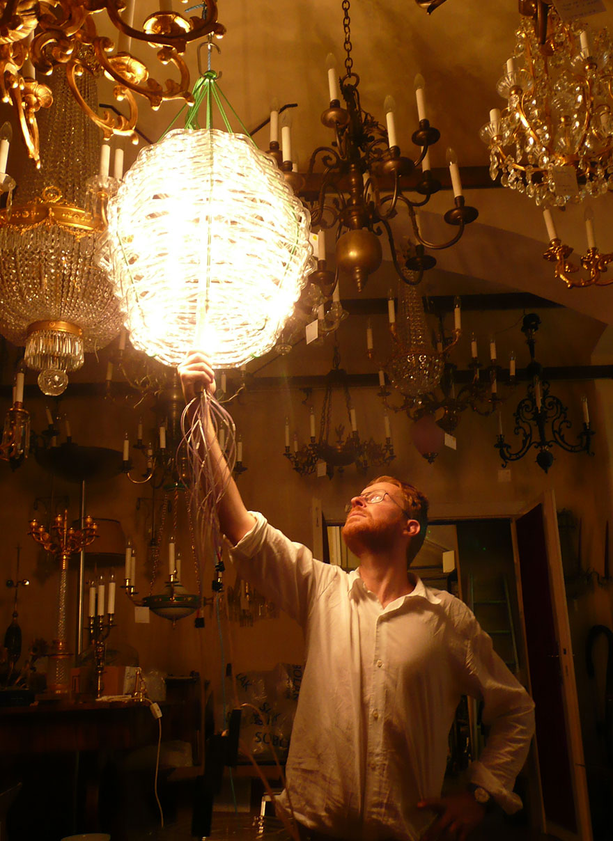 BL-Marco-discovering-light-source-LOBMEYR-basket-chandelier